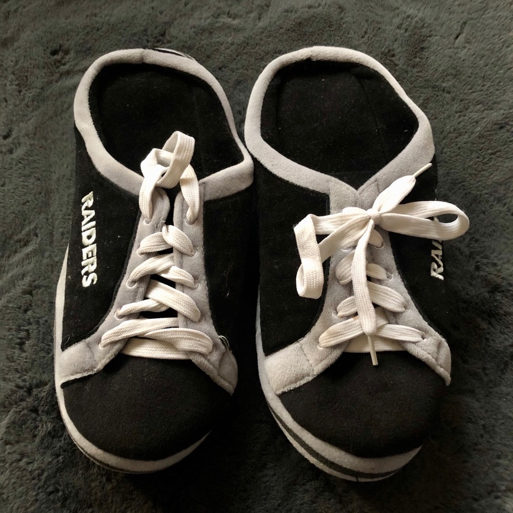 Raiders slippers